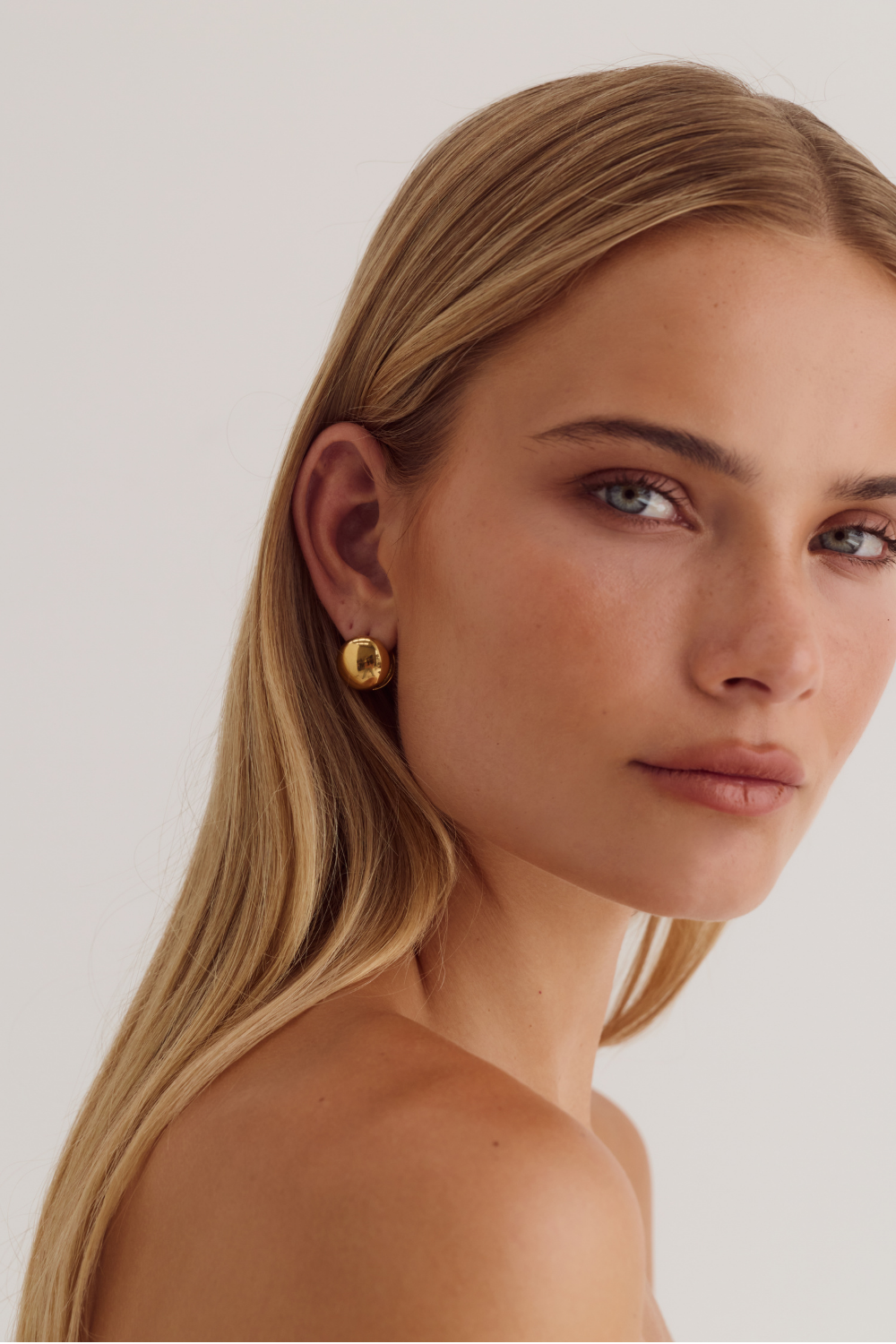 Odilla Huggie Earrings | 18K Gold